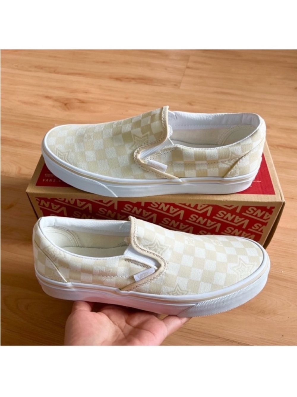 Vans Classic Slip-on
Checkerboard Stars Tan
Women 8.0 US